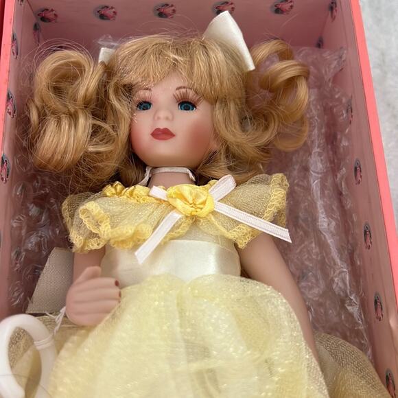 Vintage Cypress Gardens Florida Collectible Doll Dresses Accessories, & Case - Picture 2 of 13